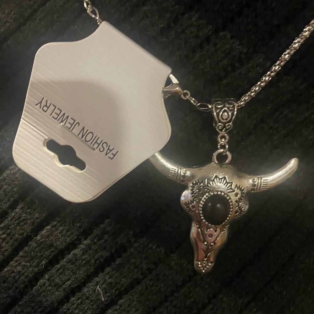❌SOLD❌ 🆕 Gorgeous Antiqued Onyx Bull Head Necklace NWT - Picture 4 of 7